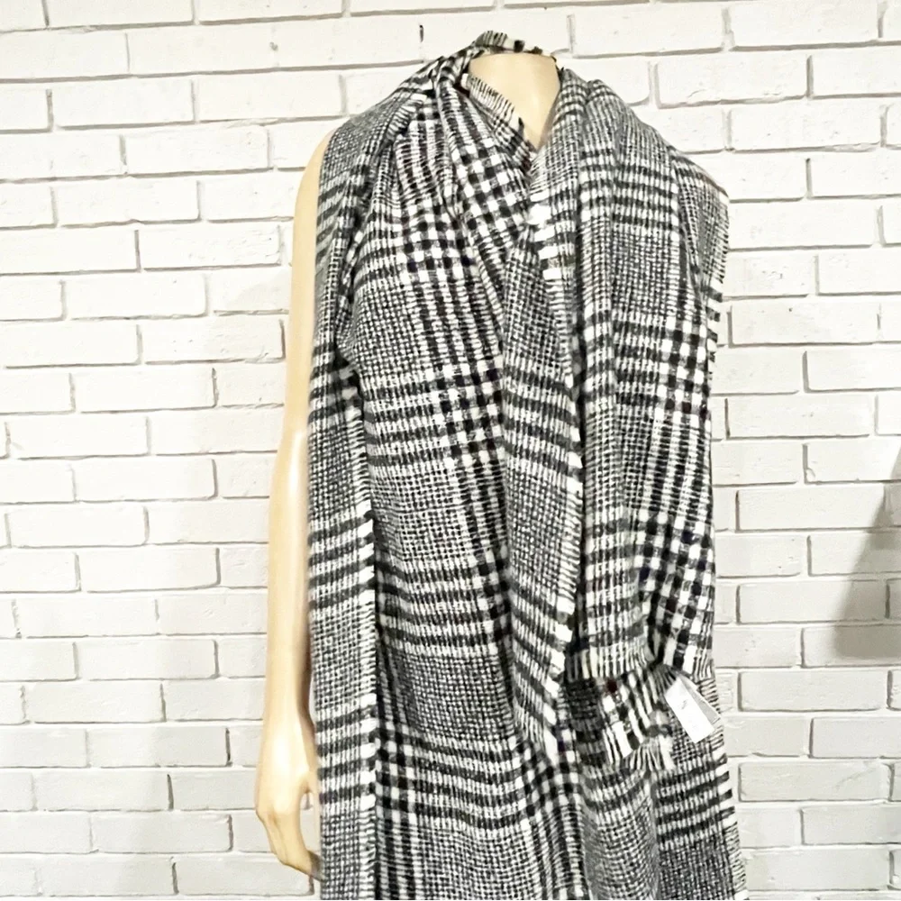 Old Navy Academia Black and White Checkered Scarf